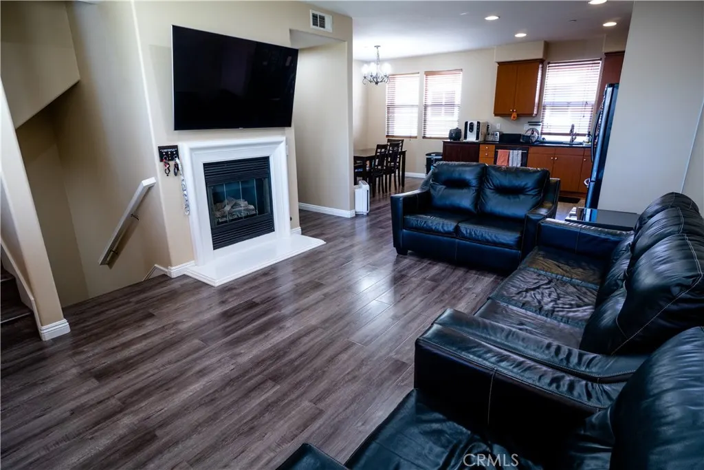 216 W Merlot Drive