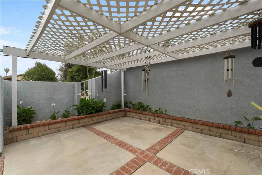 2537 Fulton Road