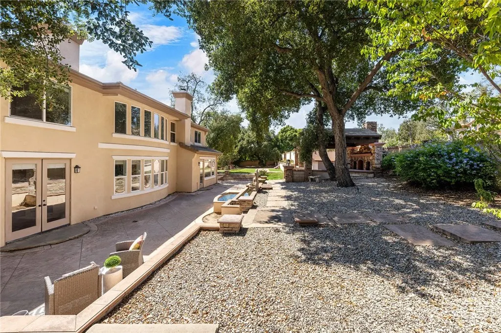 2271 Redwood Drive