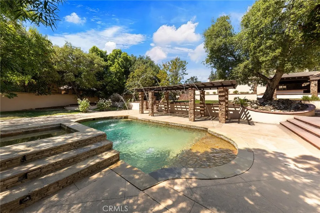 2271 Redwood Drive