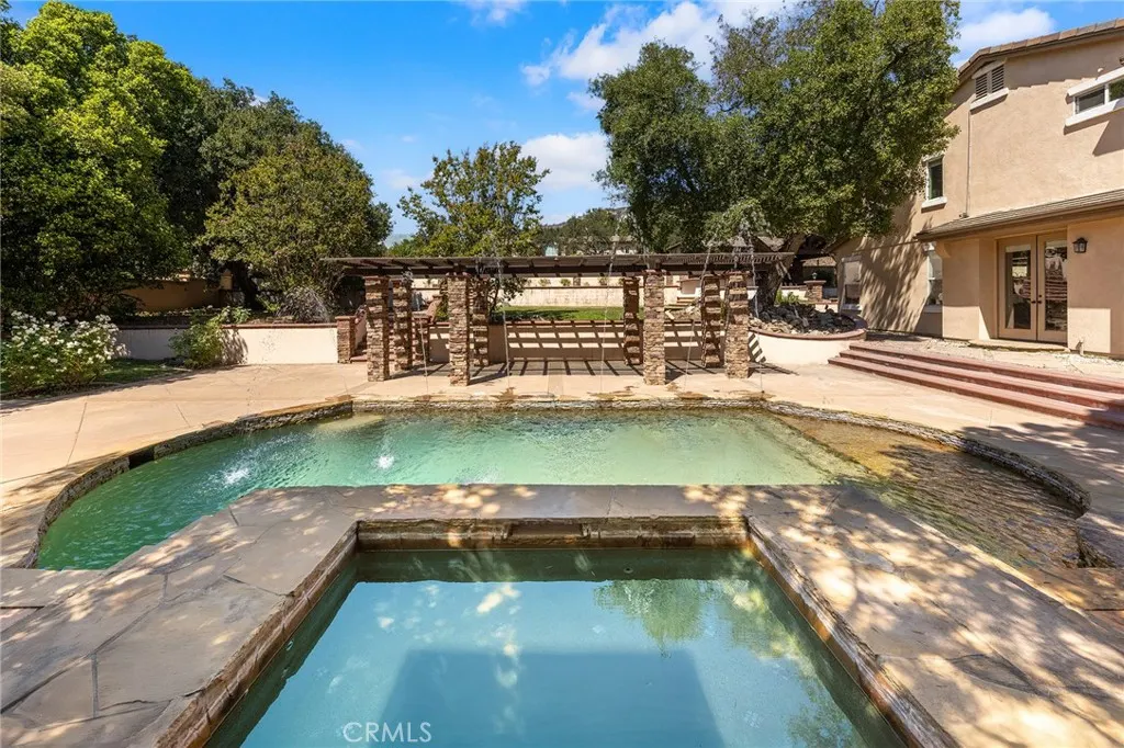 2271 Redwood Drive