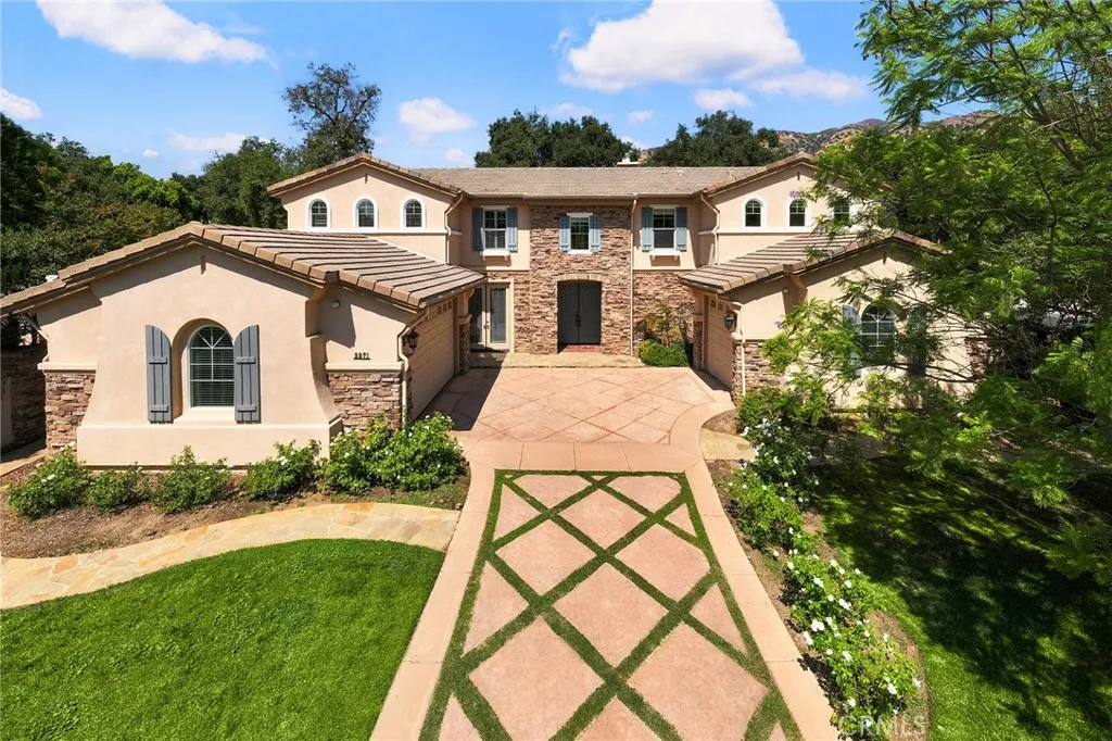 2271 Redwood Drive