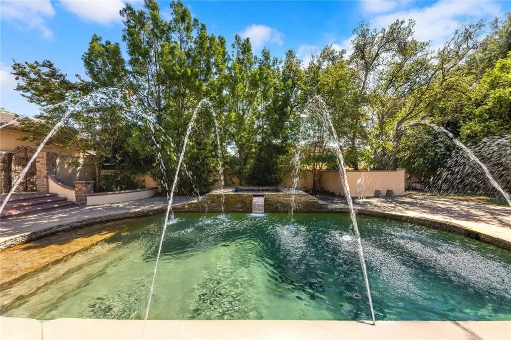 2271 Redwood Drive