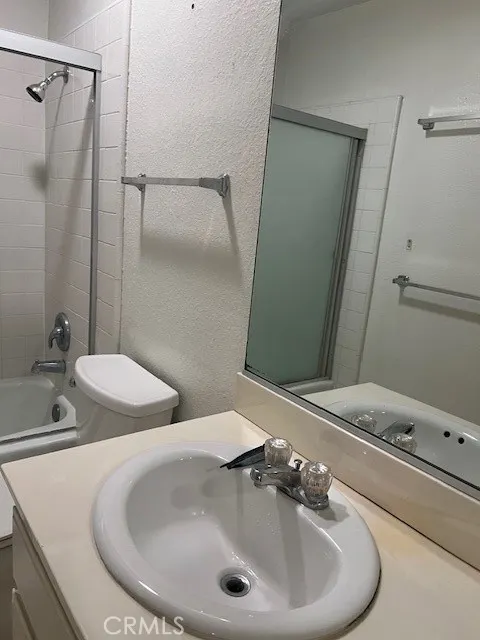 404 W Via Vaquero