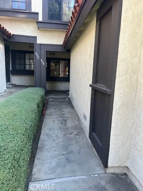 404 W Via Vaquero