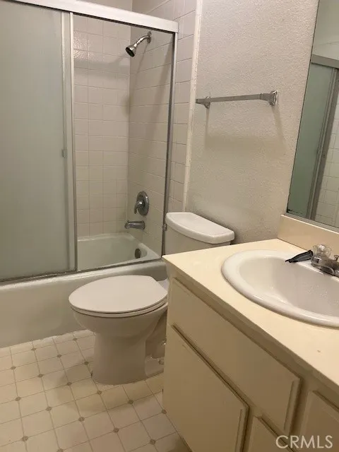 404 W Via Vaquero