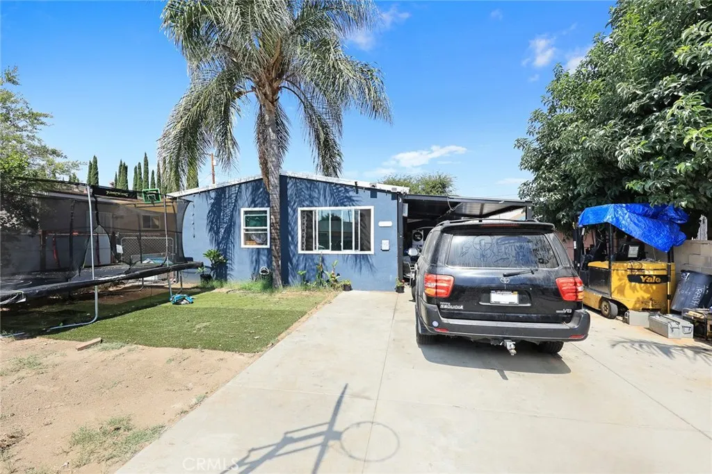 3427 Feather Avenue