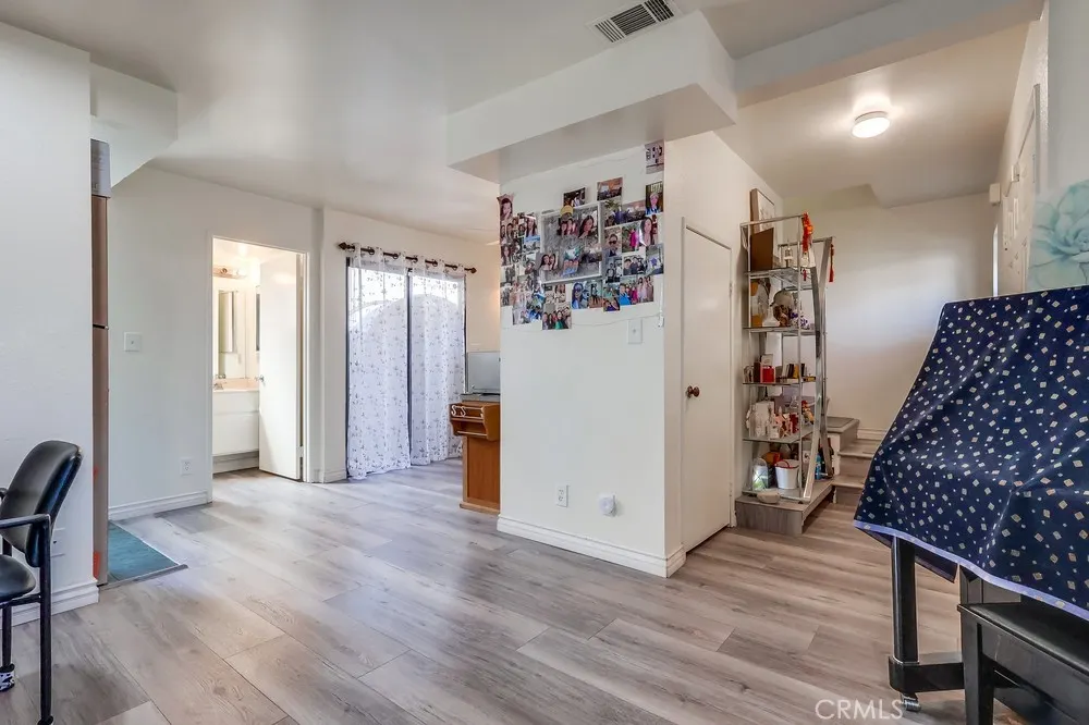 4031 La Rica Avenue, #O