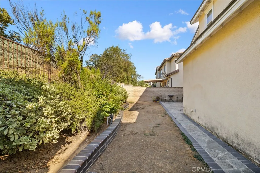653 E Gardenia Drive