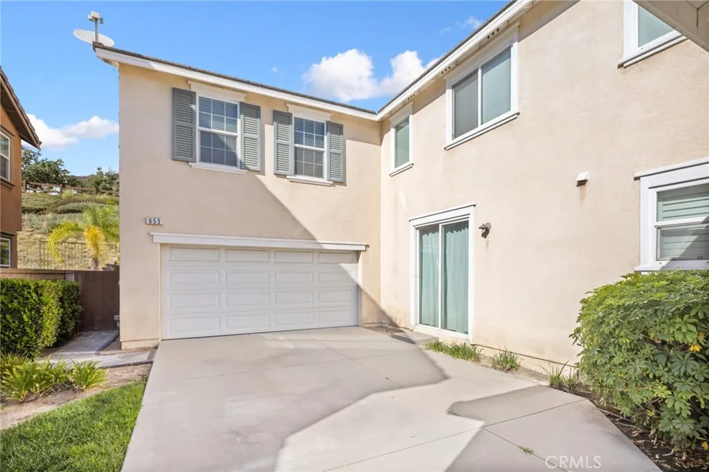 653 E Gardenia Drive