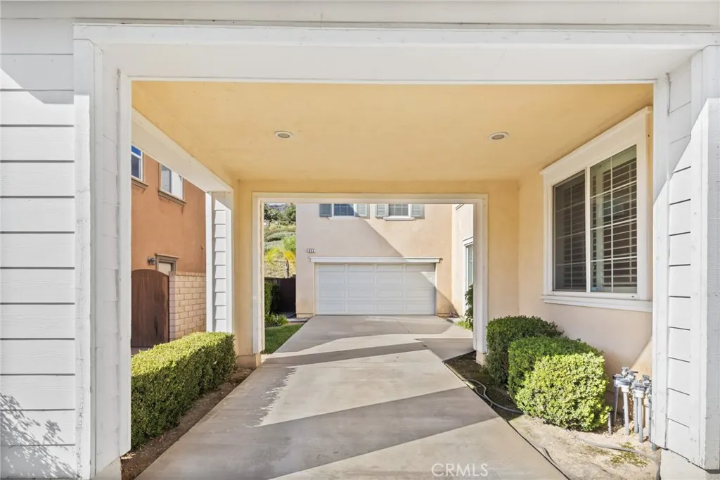 653 E Gardenia Drive
