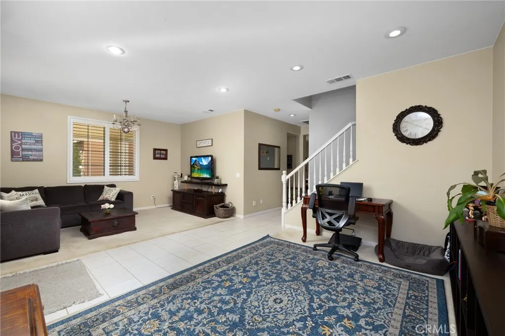653 E Gardenia Drive