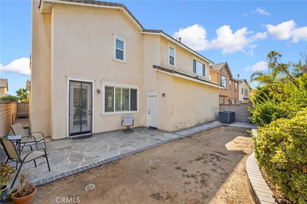 653 E Gardenia Drive