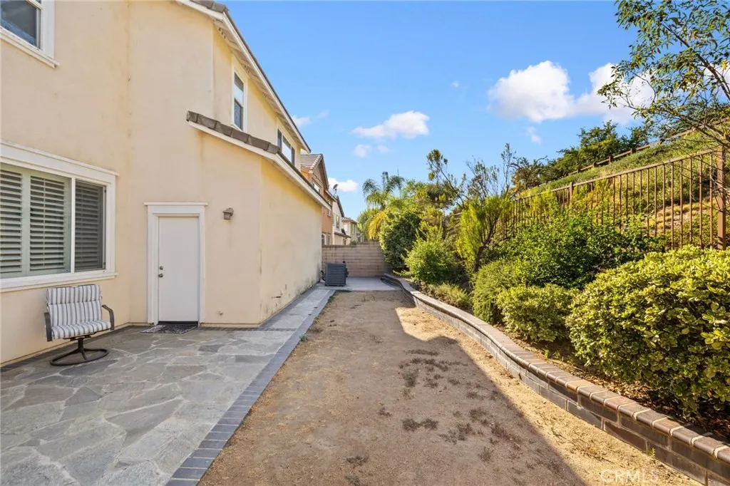 653 E Gardenia Drive