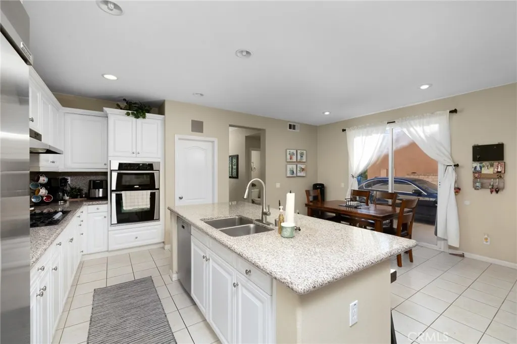 653 E Gardenia Drive