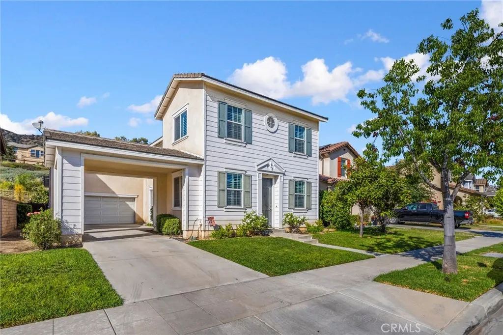 653 E Gardenia Drive