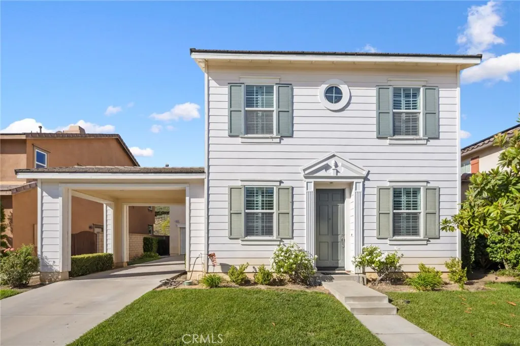 653 E Gardenia Drive