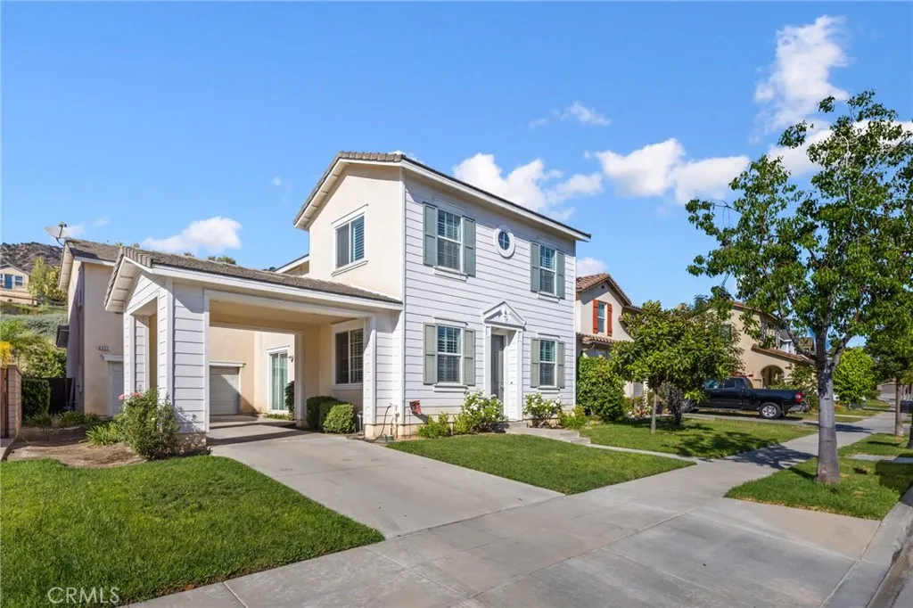 653 E Gardenia Drive
