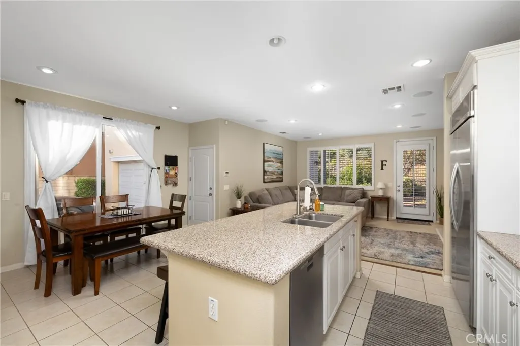 653 E Gardenia Drive