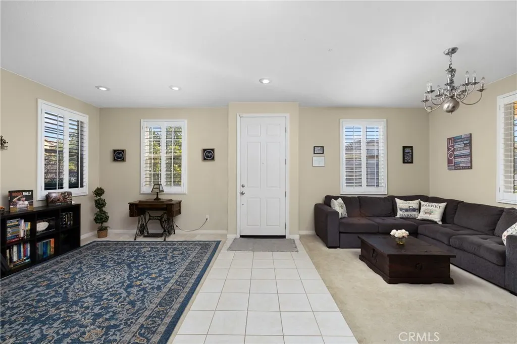 653 E Gardenia Drive