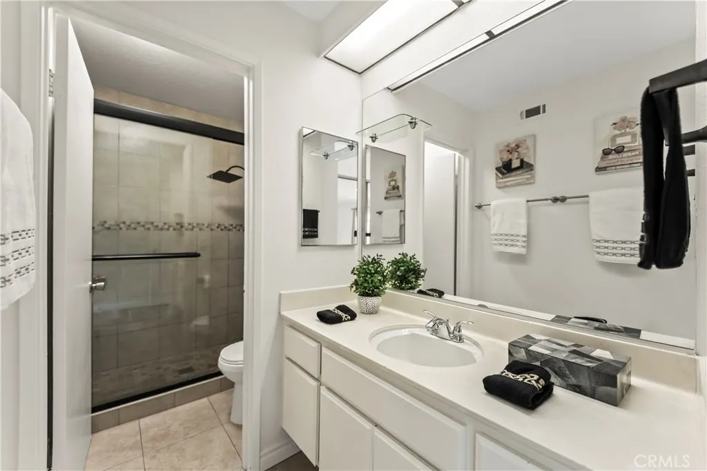 543 E. Arrow Hwy, #16