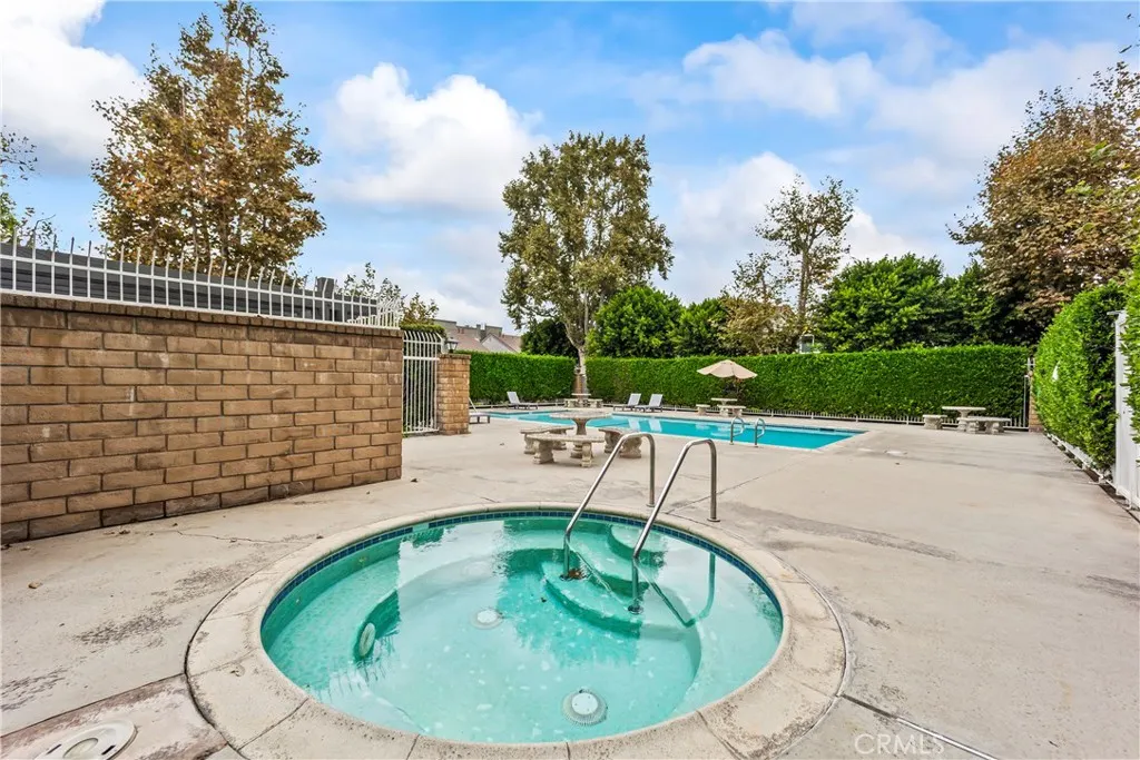 543 E. Arrow Hwy, #16