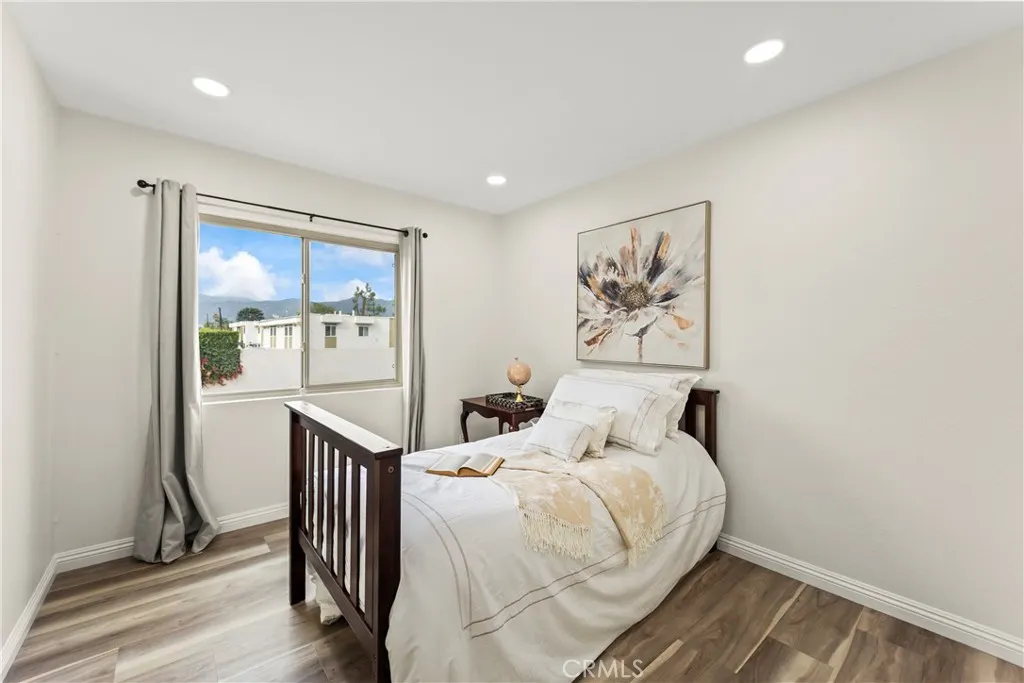 543 E. Arrow Hwy, #16