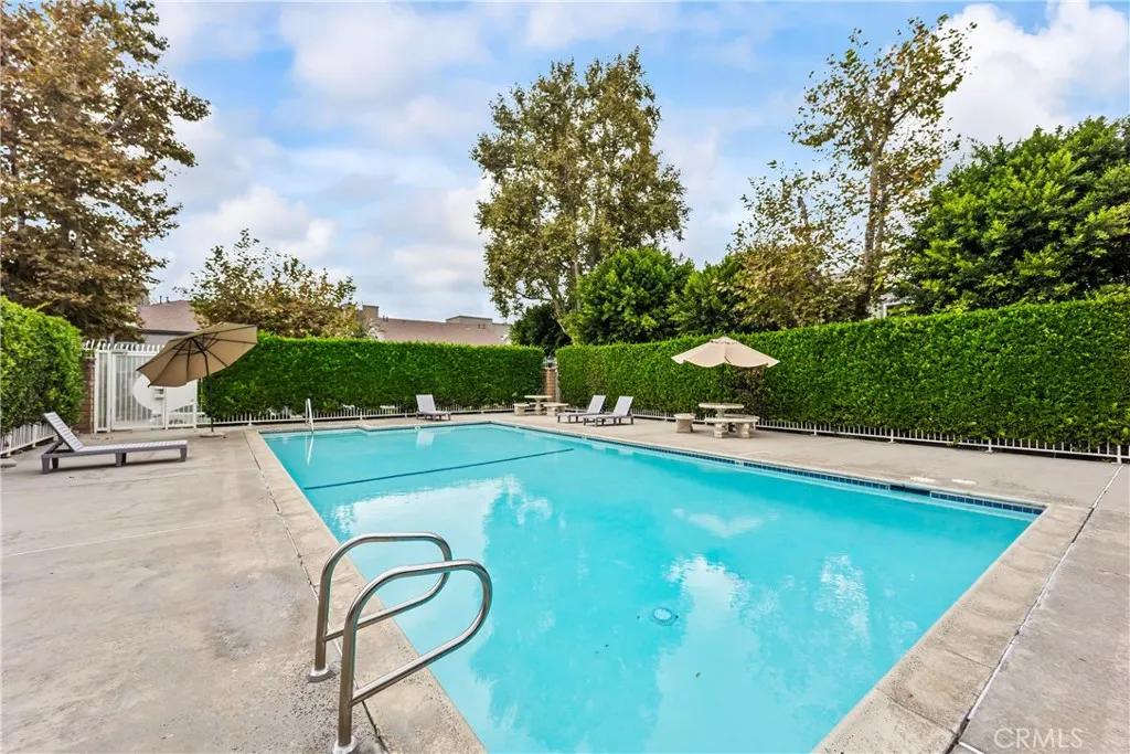 543 E. Arrow Hwy, #16