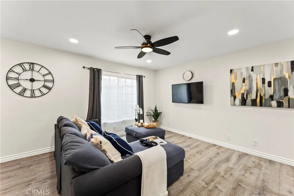 543 E. Arrow Hwy, #16