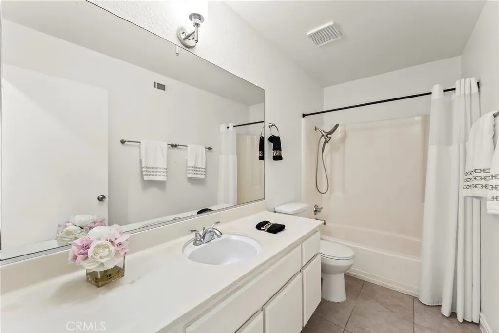 543 E. Arrow Hwy, #16
