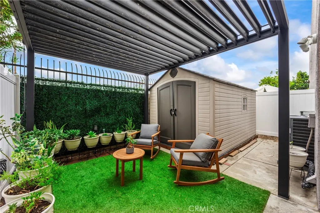 543 E. Arrow Hwy, #16