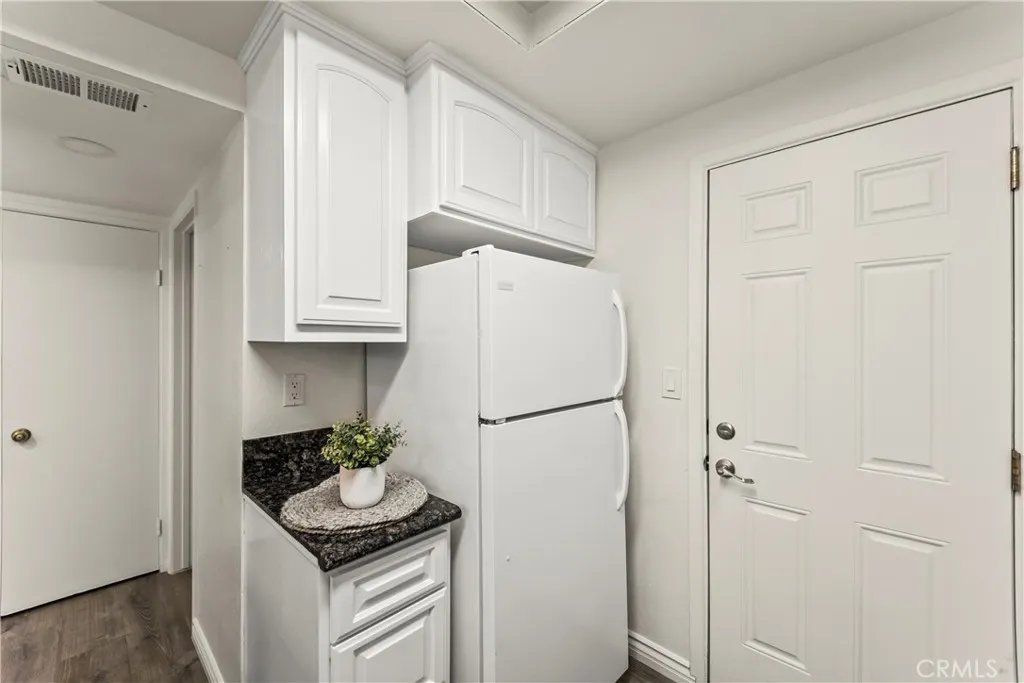 543 E. Arrow Hwy, #16