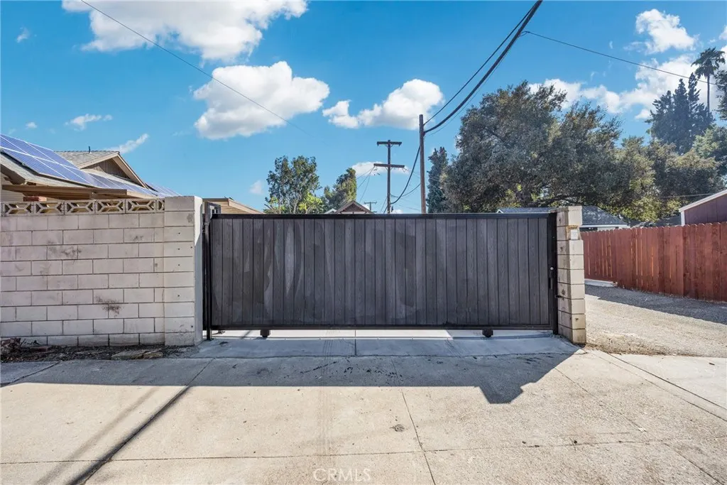 404 E Kingsley Avenue