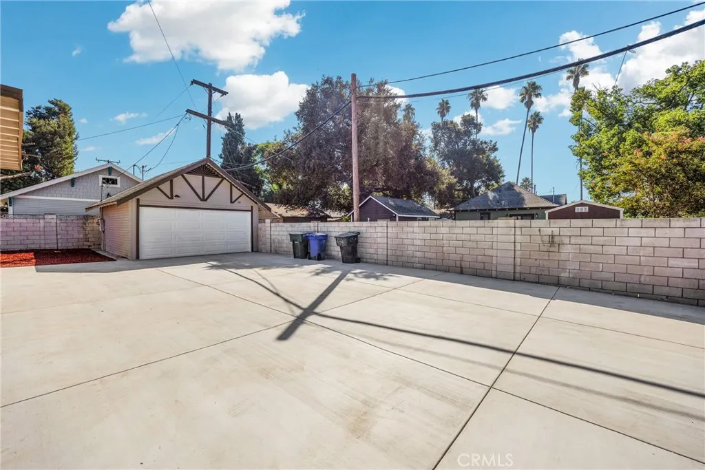 404 E Kingsley Avenue