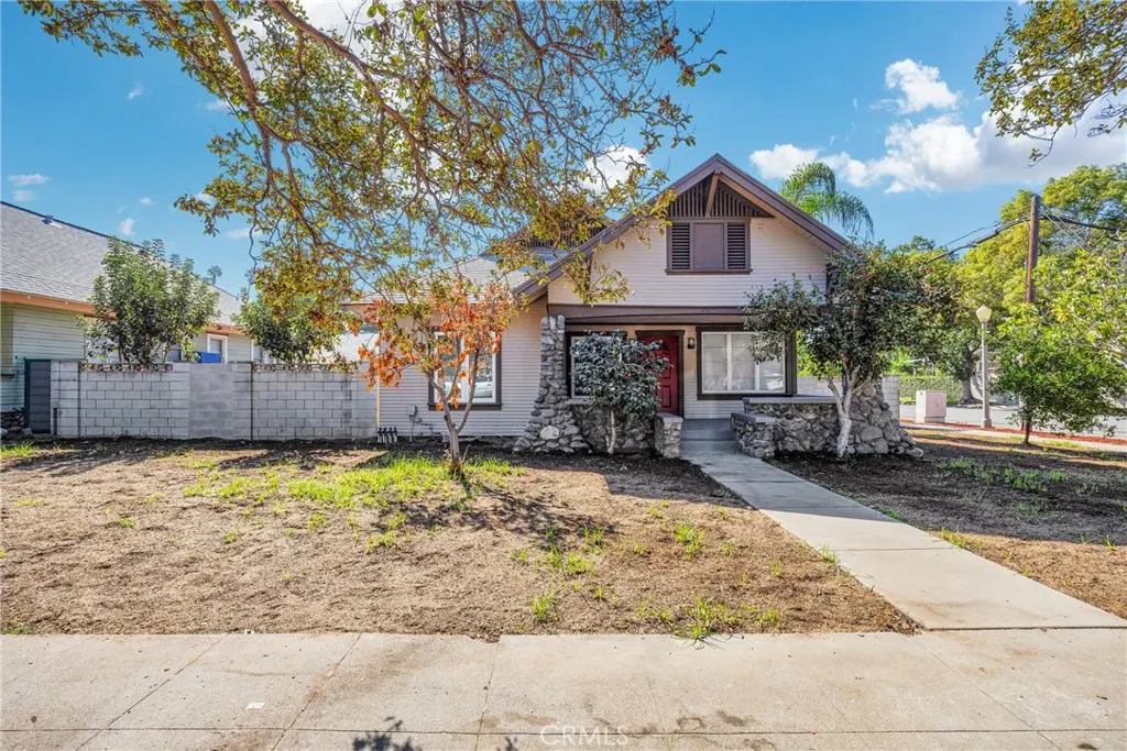 404 E Kingsley Avenue