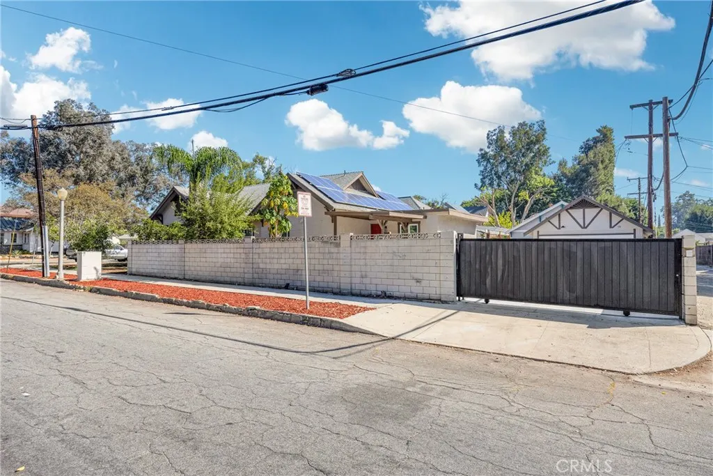 404 E Kingsley Avenue