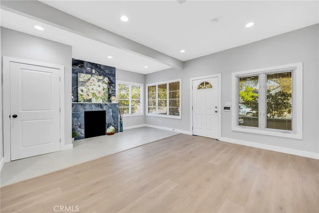 404 E Kingsley Avenue
