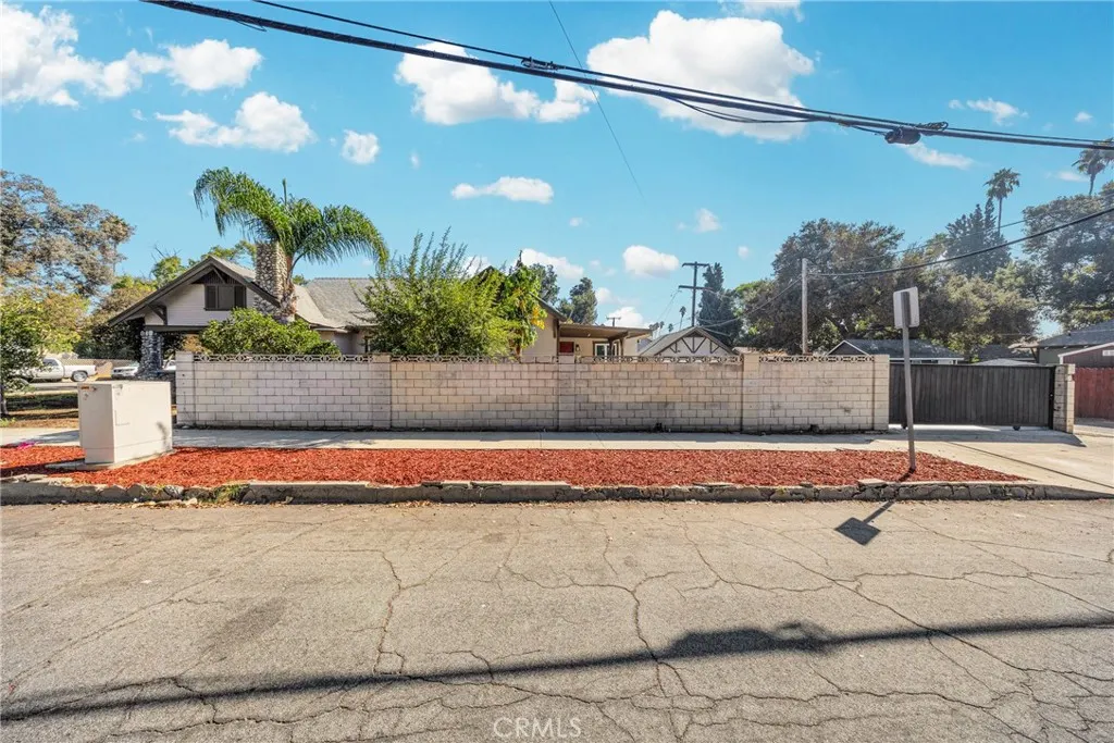 404 E Kingsley Avenue