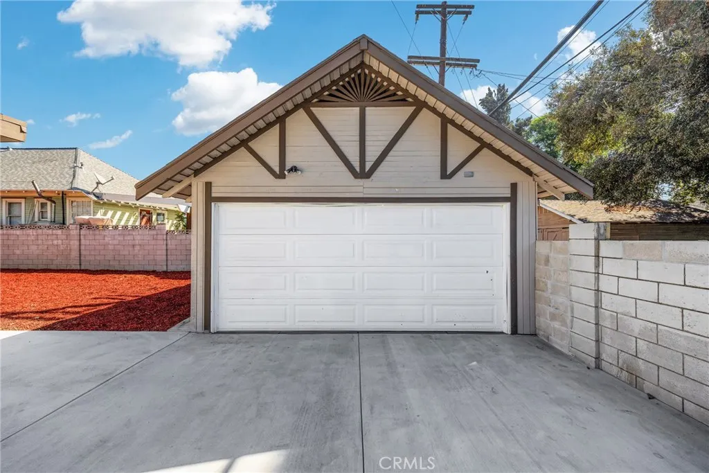 404 E Kingsley Avenue