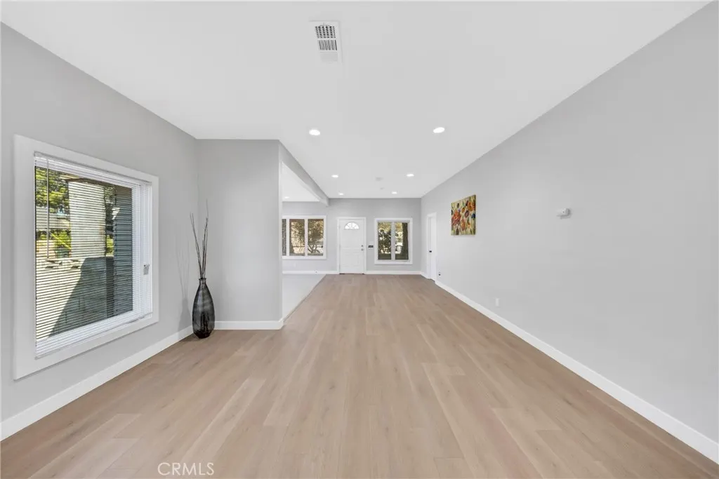 404 E Kingsley Avenue