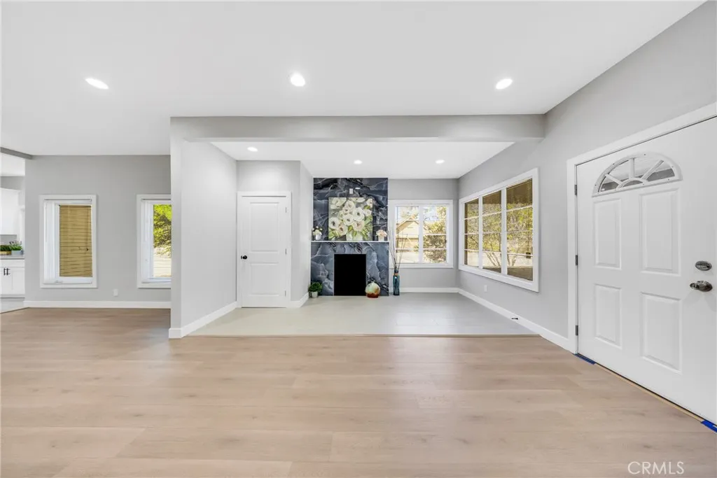 404 E Kingsley Avenue