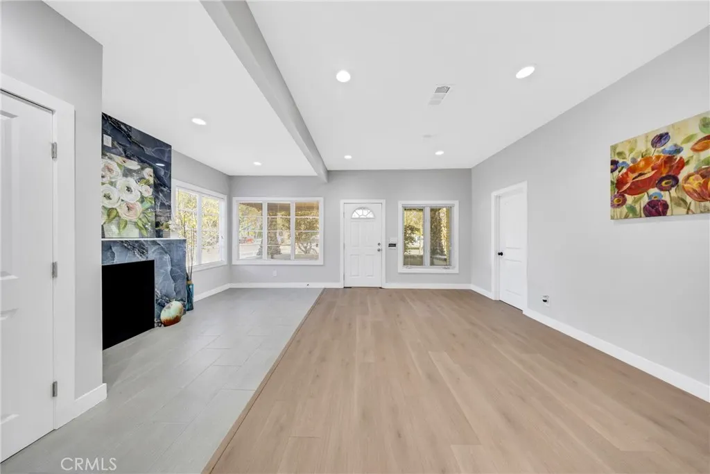 404 E Kingsley Avenue