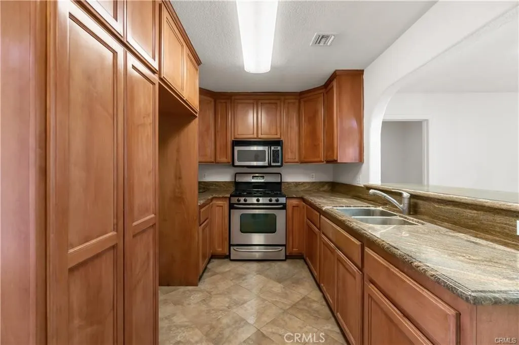 4692 N Edenfield