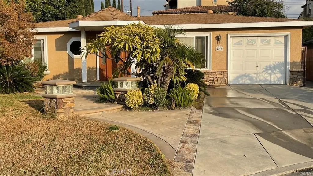 4692 N Edenfield