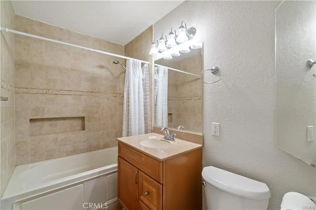 4692 N Edenfield