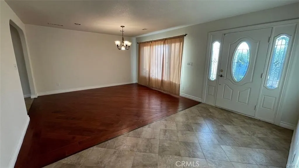 4692 N Edenfield