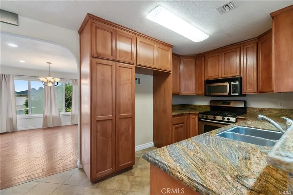 4692 N Edenfield