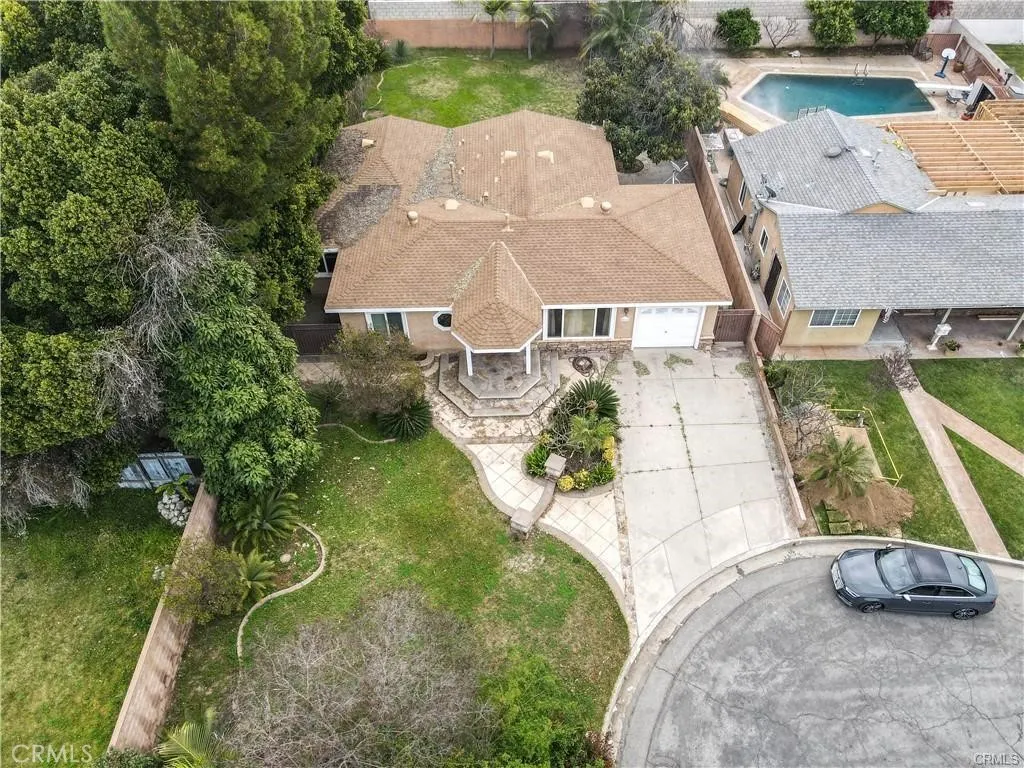 4692 N Edenfield