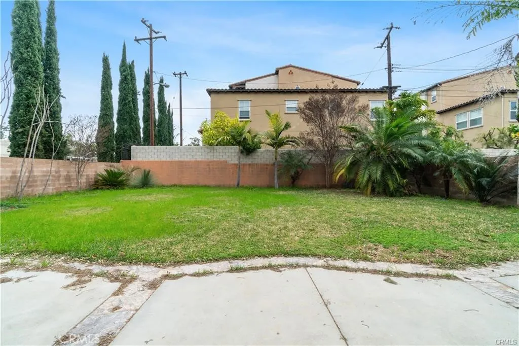 4692 N Edenfield