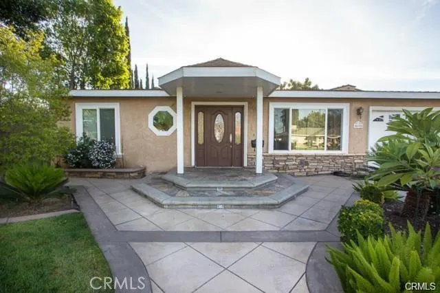 4692 N Edenfield